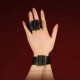 Menottes design cuir noir - Accessoires BDSM de luxe