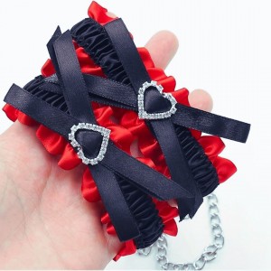 Menottes bracelets en satin rouge - Accessoires BDSM soft
