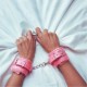 Menottes roses similicuir - Boutique BDSM Malins-Plaisirs